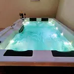 Malakion Lux Seaside Jacuzzi