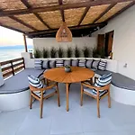 Malakion Lux Seaside Jacuzzi