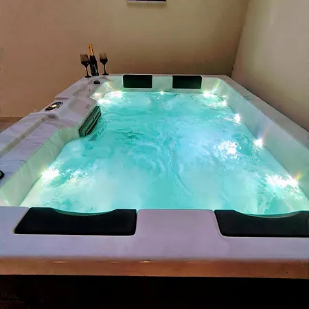 Malakion Lux Seaside Jacuzzi