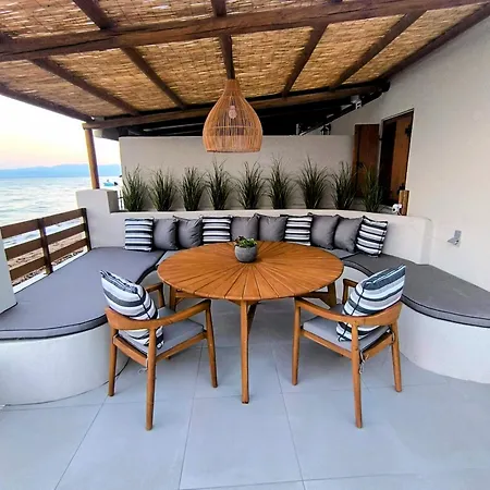 Malakion Lux Seaside Jacuzzi